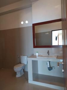 Phòng Tiêu Chuẩn Giường Đôi Với Máy Điều Hoà (Standard Double Room With AC)