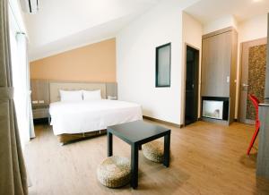 Phòng Giường Đôi Có Ban Công (Double Room with Balcony)