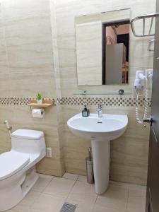 Phòng Giường Đôi Lớn Loại Sang (Deluxe Queen Room)
