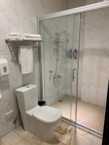 Phòng 2 Giường Đơn Với Phòng Tắm Riêng (Twin Room with Private Bathroom)