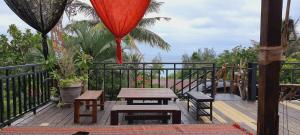Phòng Giường Đôi/ 2 Giường Đơn với Phòng tắm Chung (Double or Twin Room with Shared Bathroom)
