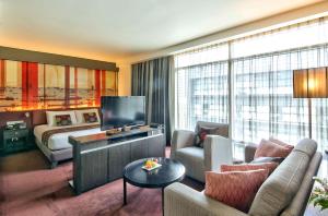Suite Junior Nhìn Ra Thành Phố (Junior Suite City View)