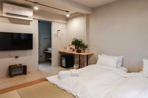 Phòng 2 Giường Đơn Với Phòng Tắm Riêng (Twin Room with Private Bathroom)