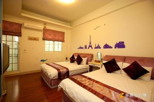 Nhà 4 Phòng Ngủ (Four-Bedroom House)