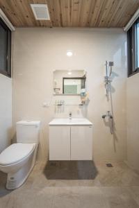 Phòng 4 Người Có Vòi Sen (Quadruple Room with Shower)