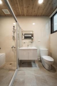 Phòng 4 Người Có Bồn Tắm (Quadruple Room with Bath)