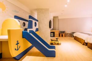 Phòng Gia Đình Không Có Cửa Sổ – Thích Hợp Cho Trẻ Con (Family Room without Window - Child-Friendly)