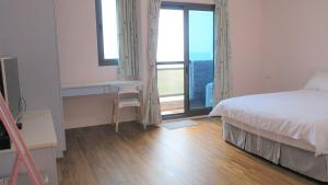 Phòng Deluxe Giường Đôi Với Ban Công và Tầm Nhìn Ra Biển (Deluxe Double Room with Balcony and Sea View)