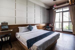 Phòng Có Giường Cỡ Queen Với Ban Công (Queen Room with Balcony)