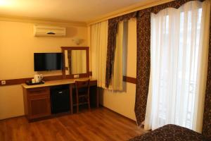 Large Double Room room in Grand Peninsula Hotel