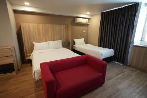 Superior Triple Room room in Baan Tanwa - MRT Ratchadapisek