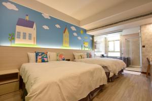 Theme Family Room