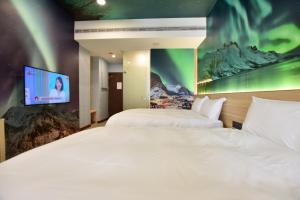 Theme Family Room