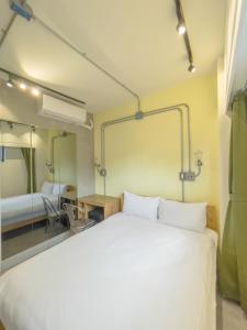 Phòng Deluxe Giường Đôi Có Vòi Sen (Deluxe Double Room with Shower)
