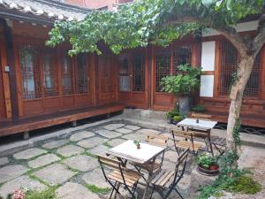 Nhà 2 Phòng Ngủ (Two-Bedroom House)