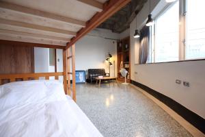 Phòng Giường Đôi/ 2 Giường Đơn với Phòng tắm Chung (Double or Twin Room with Shared Bathroom)