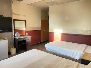 Phòng Hạng Tiết kiệm Cho 4 Người (Economy Quadruple Room)
