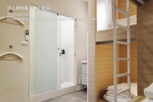 Giường trong Phòng ngủ tập thể Nữ 4 Người (Bed in 4-Bed Female Dormitory Room)