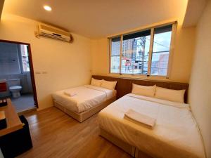 Phòng Bốn Người Có Phòng Tắm Riêng (Quadruple Room with Private Bathroom)