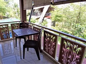 Phòng 2 Giường Đơn Nhìn Ra Hồ Bơi (Twin Room with Pool View)