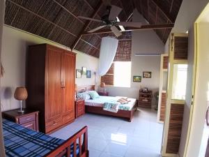 Phòng 2 Giường Đơn Nhìn Ra Hồ Bơi (Twin Room with Pool View)