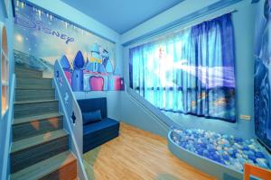 Phòng 4 Người Có Ban Công (Quadruple Room with Balcony)