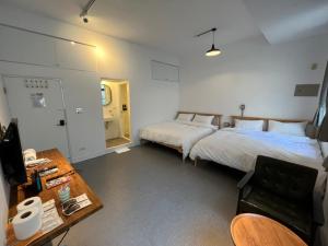 Phòng Bốn Người Có Phòng Tắm Riêng (Quadruple Room with Private Bathroom)