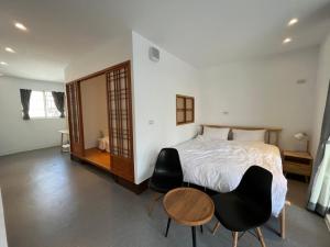 Phòng Bốn Người Có Phòng Tắm Riêng (Quadruple Room with Private Bathroom)