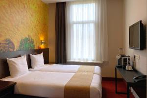 Standard Twin Room room in XO Hotels Van Gogh