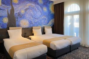 Standard Triple Room room in XO Hotels Van Gogh