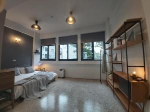 Studio Deluxe (Deluxe Studio)