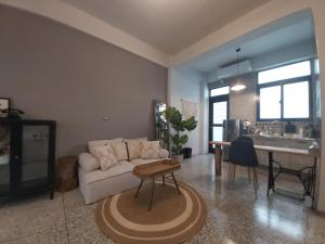Studio Deluxe (Deluxe Studio)