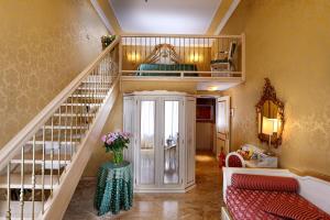 Superior Double or Twin Room - Split Level room in Hotel Canaletto