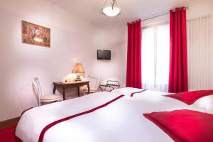 Triple Room room in Hotel Le Clos d'Alésia