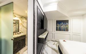 Phòng Superior giường đôi lớn (Superior Queen Room)