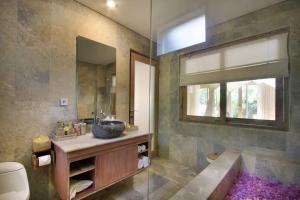 Suite Nhìn Ra Vườn (Suite with Garden View)