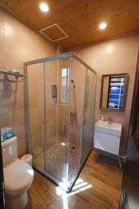 Phòng Bốn Người Có Phòng Tắm Riêng (Quadruple Room with Private Bathroom)