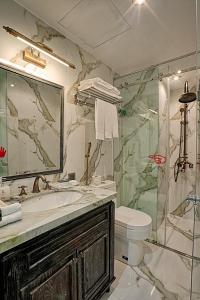Phòng Superior giường đôi lớn (Superior Queen Room)