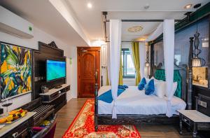 Phòng Giường Lớn Loại Sang Sang Trọng (Luxury Deluxe King Room)