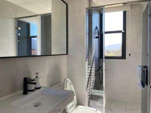 Phòng 4 người Nhìn ra cảnh Núi non (Quadruple Room with Mountain View)