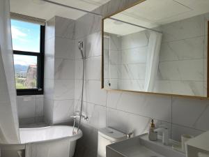 Phòng 2 Giường Đơn Nhìn Ra Khu Vườn (Twin Room with Garden View)