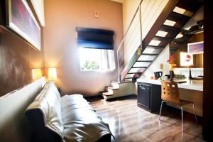 Suite gác mái (Loft Suite)