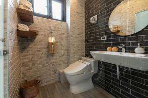 Phòng Giường Đôi Nhìn Ra Núi (Double Room with Mountain View)