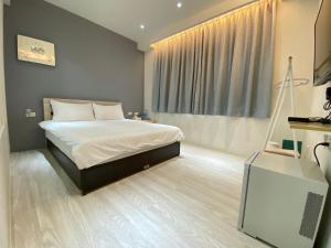 Căn Hộ Có Vòi Sen (Apartment with Shower)