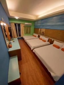 Phòng Gia đình nhìn ra Núi (Family Room with Mountain View)