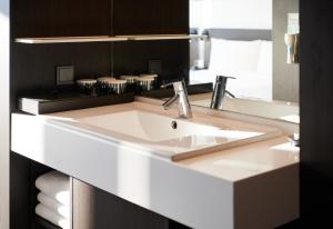 Phòng Hai Giường Đơn Loại Sang (Deluxe Twin Room)