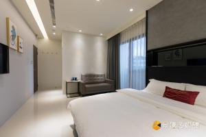 Phòng Giường Đôi Lớn Loại Sang (Deluxe Queen Room)