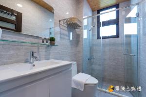 Phòng Giường Đôi Lớn Loại Sang (Deluxe Queen Room)