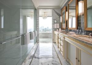 One-Bedroom Ambassador Suite