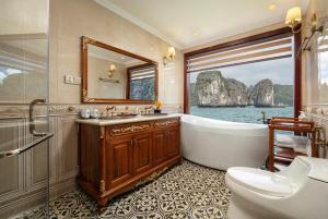 Ưu Đãi Đặc Biệt - Suite Hoàng Gia (Special Offer - Royal Suite)